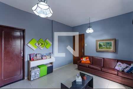 Sala de TV de casa à venda com 3 quartos, 360m² em Minascaixa, Belo Horizonte