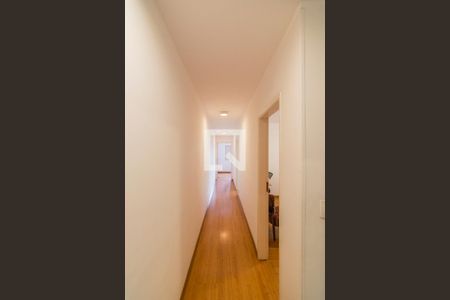 Casa à venda com 217m², 3 quartos e 4 vagasCorredor