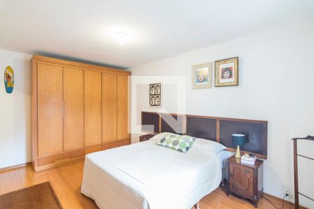 Casa à venda com 217m², 3 quartos e 4 vagasQuarto 1 Suite