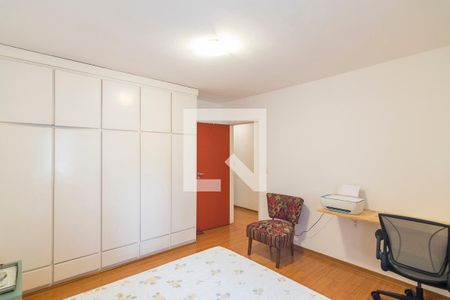 Casa à venda com 217m², 3 quartos e 4 vagasQuarto 2