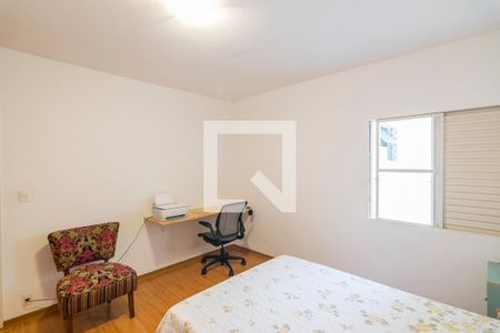 Casa à venda com 217m², 3 quartos e 4 vagasQuarto 2