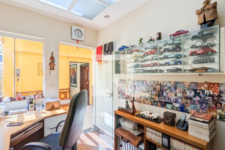 Casa à venda com 190m², 5 quartos e 3 vagas Casa à venda com 190m², 5 quartos e 3 vagasHome office