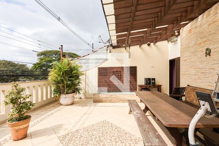 Casa à venda com 190m², 5 quartos e 3 vagas Casa à venda com 190m², 5 quartos e 3 vagasVaranda