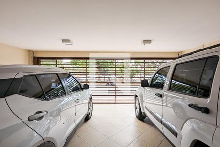 Casa à venda com 190m², 5 quartos e 3 vagas Casa à venda com 190m², 5 quartos e 3 vagasGaragem