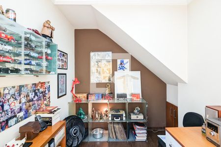 Casa à venda com 190m², 5 quartos e 3 vagas Casa à venda com 190m², 5 quartos e 3 vagasHome office