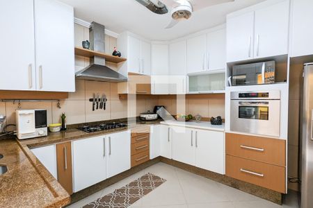 Casa à venda com 190m², 5 quartos e 3 vagas Casa à venda com 190m², 5 quartos e 3 vagasCozinha