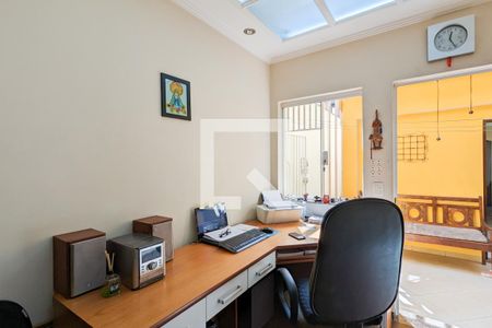 Casa à venda com 190m², 5 quartos e 3 vagas Casa à venda com 190m², 5 quartos e 3 vagasHome office