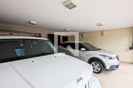 Casa à venda com 190m², 5 quartos e 3 vagas Casa à venda com 190m², 5 quartos e 3 vagasGaragem