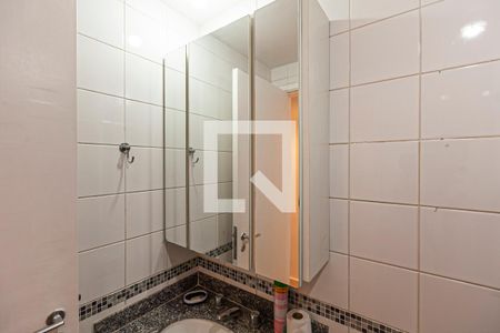 Apartamento para alugar com 69m², 2 quartos e 1 vagaBanheiro corredor