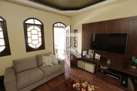 Sala de casa à venda com 6 quartos, 250m² em Flamengo, Contagem