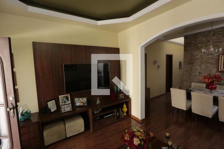 Sala de casa à venda com 6 quartos, 250m² em Flamengo, Contagem