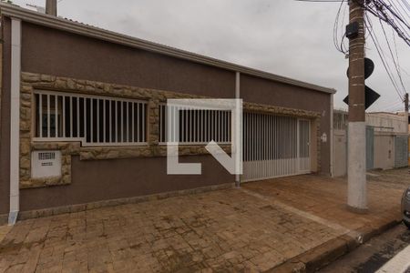 Casa à venda com 180m², 2 quartos e 2 vagas Casa à venda com 180m², 2 quartos e 2 vagasFachada