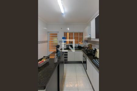 Casa à venda com 180m², 2 quartos e 2 vagas Casa à venda com 180m², 2 quartos e 2 vagasCozinha