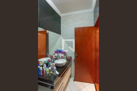 Casa à venda com 180m², 2 quartos e 2 vagas Casa à venda com 180m², 2 quartos e 2 vagasBanheiro da Suíte