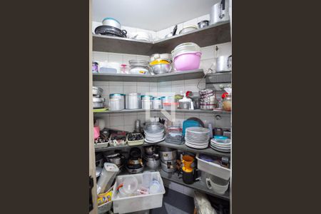 Casa à venda com 386m², 9 quartos e 4 vagasDespensa