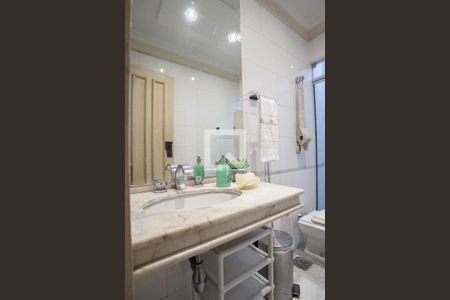 Casa à venda com 386m², 9 quartos e 4 vagasBanheiro social 1