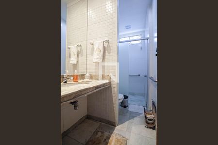 Casa à venda com 386m², 9 quartos e 4 vagasBanheiro social 2