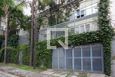 Casa à venda com 386m², 9 quartos e 4 vagasFachada
