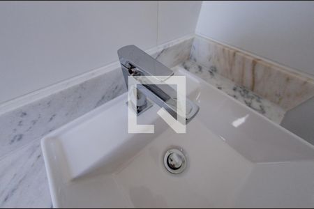 Apartamento à venda com 72m², 2 quartos e 2 vagasBanheiro suíte 1