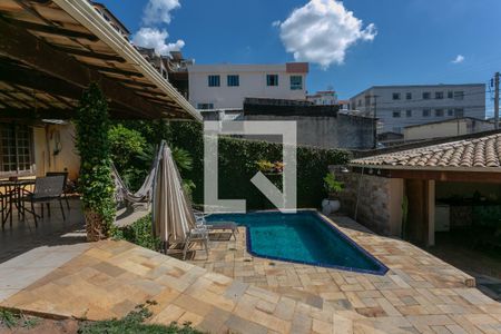 Casa à venda com 293m², 3 quartos e 4 vagasPiscina