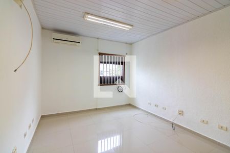 Quarto 1 de casa para alugar com 2 quartos, 200m² em Jardim Aeroporto, São Paulo