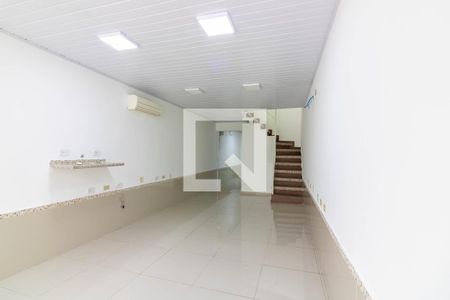 Sala 1 de casa para alugar com 2 quartos, 200m² em Jardim Aeroporto, São Paulo