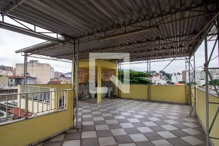Casa à venda com 200m², 3 quartos e sem vaga Casa à venda com 200m², 3 quartos e sem vagaTerraço 1/Área de Serviço