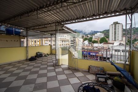 Casa à venda com 200m², 3 quartos e sem vaga Casa à venda com 200m², 3 quartos e sem vagaTerraço 1/Área de Serviço