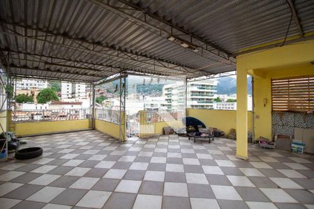 Casa à venda com 200m², 3 quartos e sem vaga Casa à venda com 200m², 3 quartos e sem vagaTerraço 1/Área de Serviço