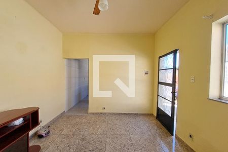 Sala de casa para alugar com 1 quarto, 50m² em Inhauma, Rio de Janeiro