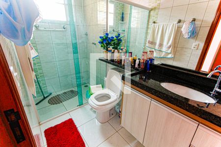 Banheiro Suíte de casa de condomínio à venda com 4 quartos, 183m² em  Parque São Vicente, Santo André
