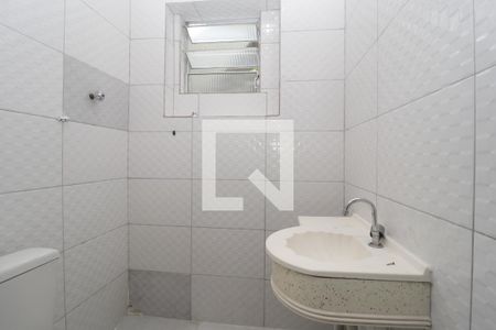 Banheiro de casa para alugar com 1 quarto, 50m² em Vila Guaca, São Paulo
