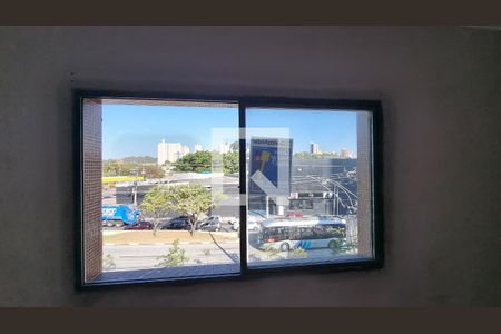 Apartamento para alugar com 100m², 2 quartos e sem vagaPlaquinha instalada na janela do imóvel