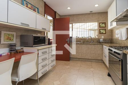 Casa à venda com 299m², 3 quartos e 3 vagasCozinha