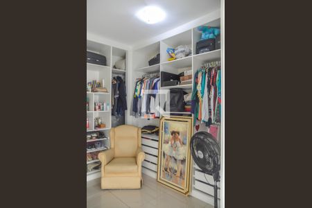 Casa à venda com 196m², 4 quartos e 2 vagasCloset da suíte