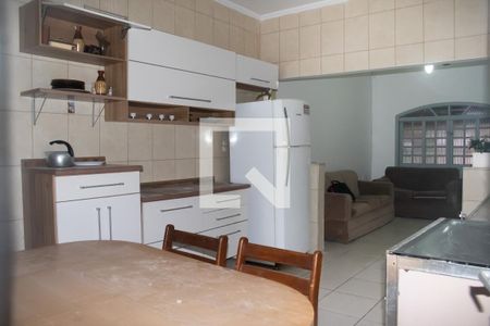 Casa para alugar com 160m², 2 quartos e 3 vagasCozinha 