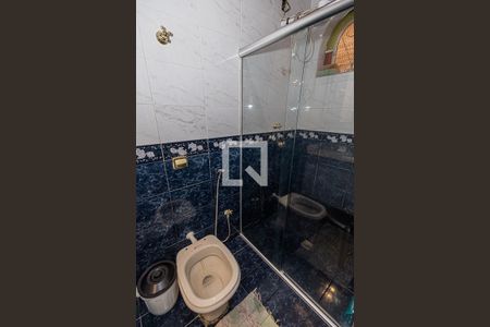 Casa à venda com 360m², 4 quartos e 4 vagas Casa à venda com 360m², 4 quartos e 4 vagasBanheiro da suite