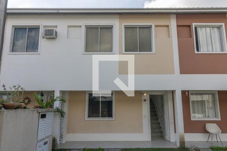 Casa de condomínio à venda com 83m², 3 quartos e 1 vaga Casa de condomínio à venda com 83m², 3 quartos e 1 vagaFachada