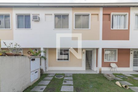 Casa de condomínio à venda com 83m², 3 quartos e 1 vaga Casa de condomínio à venda com 83m², 3 quartos e 1 vagaFachada