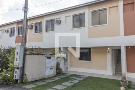 Casa de condomínio à venda com 83m², 3 quartos e 1 vaga Casa de condomínio à venda com 83m², 3 quartos e 1 vagaFachada