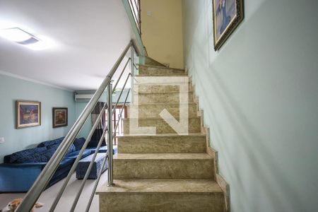 Escada de casa à venda com 3 quartos, 191m² em Jardim Lar Sao Paulo, São Paulo