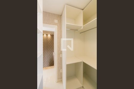 Casa de condomínio à venda com 117m², 3 quartos e 2 vagas Casa de condomínio à venda com 117m², 3 quartos e 2 vagasCloset