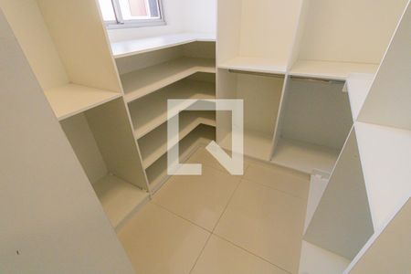 Casa de condomínio à venda com 117m², 3 quartos e 2 vagas Casa de condomínio à venda com 117m², 3 quartos e 2 vagasCloset