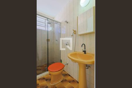 Banheiro de casa para alugar com 1 quarto, 60m² em Santa Efigênia, Belo Horizonte