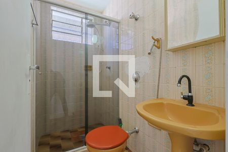 Banheiro de casa para alugar com 1 quarto, 60m² em Santa Efigênia, Belo Horizonte
