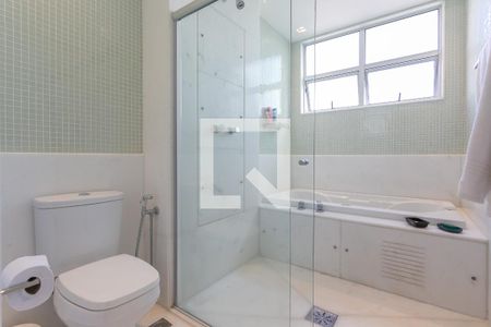 Apartamento à venda com 197m², 4 quartos e 4 vagasBanheiro da Suíte 4