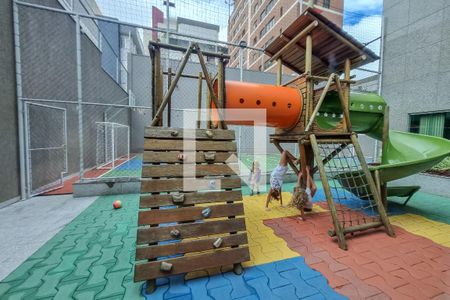 Apartamento à venda com 197m², 4 quartos e 4 vagasÁrea comum - Playground