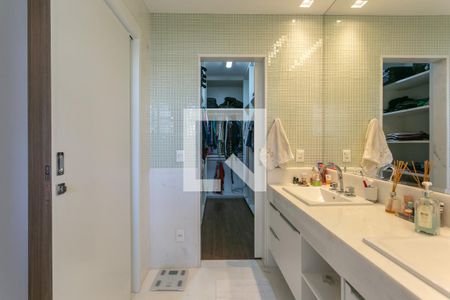 Apartamento à venda com 197m², 4 quartos e 4 vagasBanheiro da Suíte 4