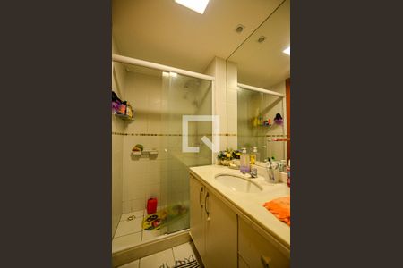 Apartamento à venda com 120m², 3 quartos e 2 vagasBanheiro 