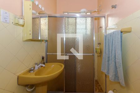 Banheiro de apartamento à venda com 1 quarto, 48m² em Rio Branco, Porto Alegre